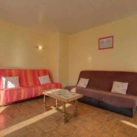 House Du Pontet 8 *